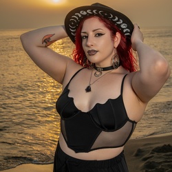 Valentina al mare con Killstar 